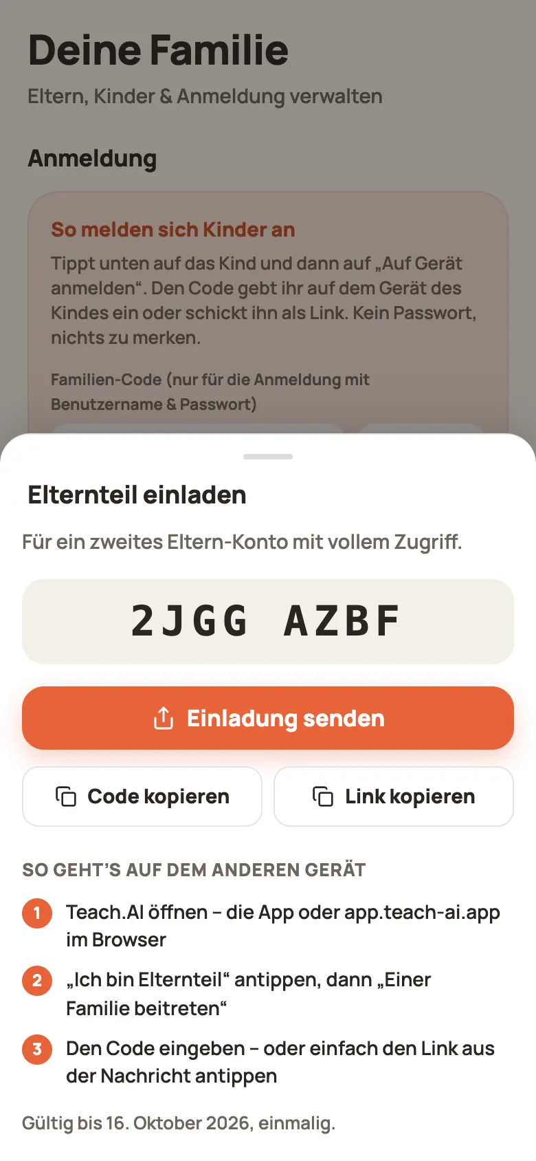 Fenster „Elternteil einladen“ mit dem Einladungs-Code, „Einladung senden“ und den drei Schritten für das andere Gerät