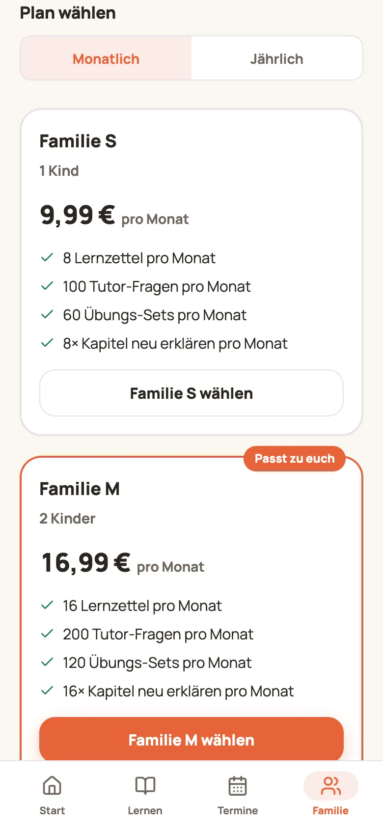 Seite „Plan & Abo“ mit den Plänen Familie S und Familie M, Preisen und dem Schild „Passt zu euch“